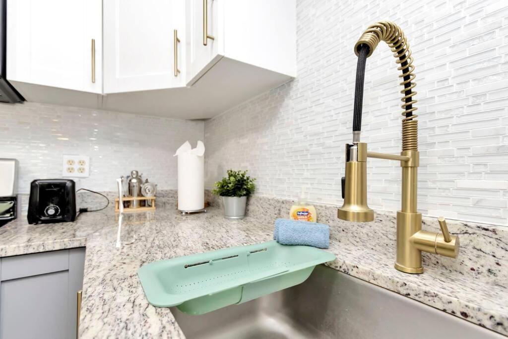 Cozy Bungalow With Patio & Grill, Private And Location Tampa Bagian luar foto