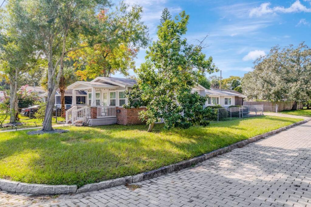 Cozy Bungalow With Patio & Grill, Private And Location Tampa Bagian luar foto
