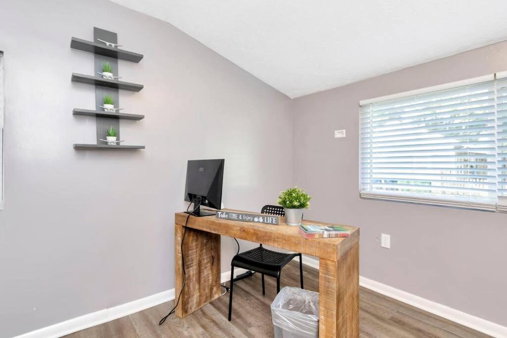 Cozy Bungalow With Patio & Grill, Private And Location Tampa Bagian luar foto